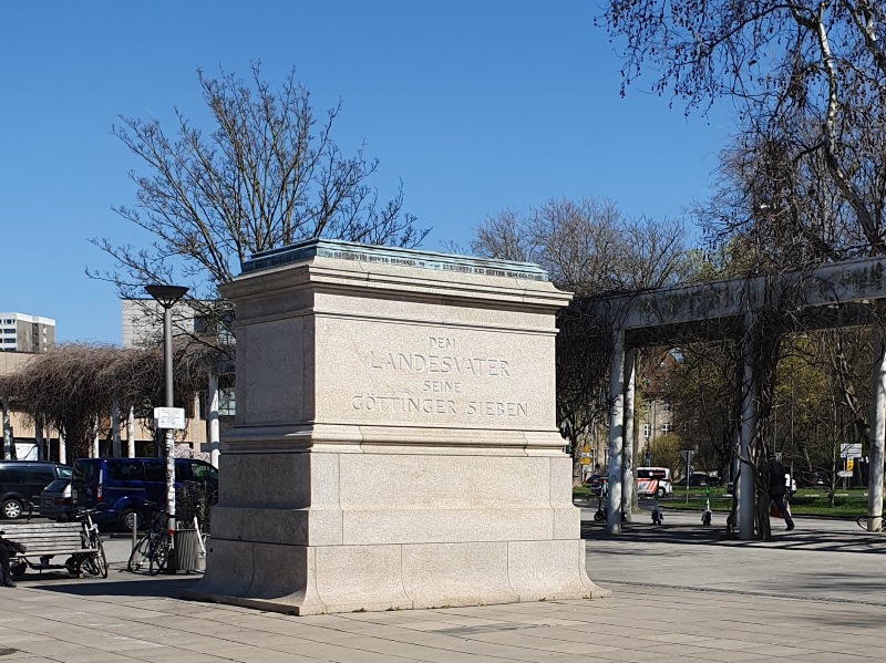 Leerer Denkmalsockel